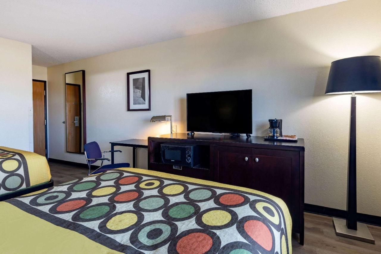 Super 8 By Wyndham Hotel El Dorado