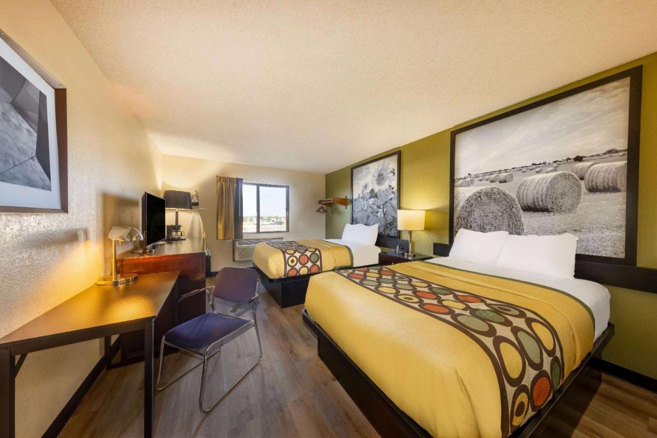 Super 8 By Wyndham Hotel El Dorado