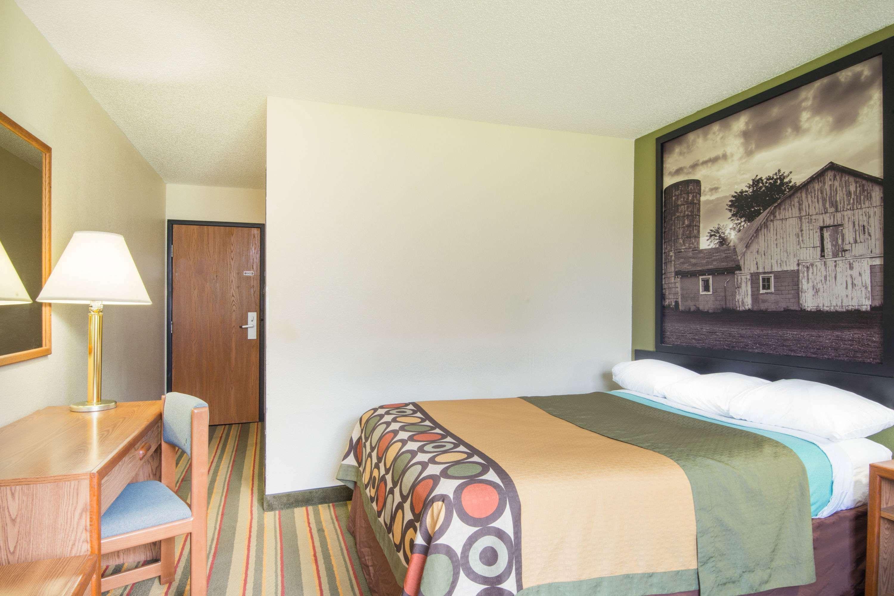 Super 8 By Wyndham Hotel