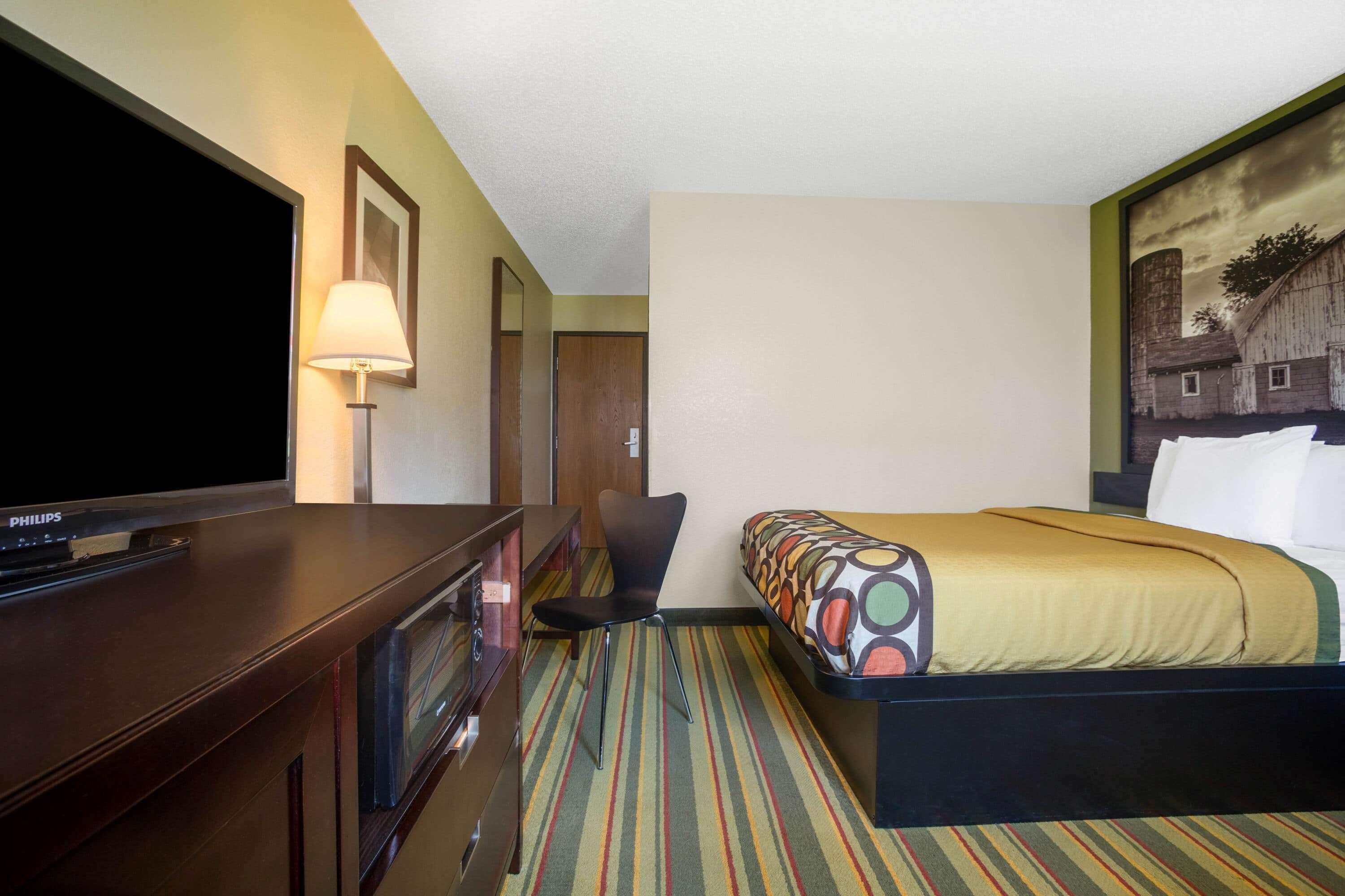 Super 8 By Wyndham Hotel