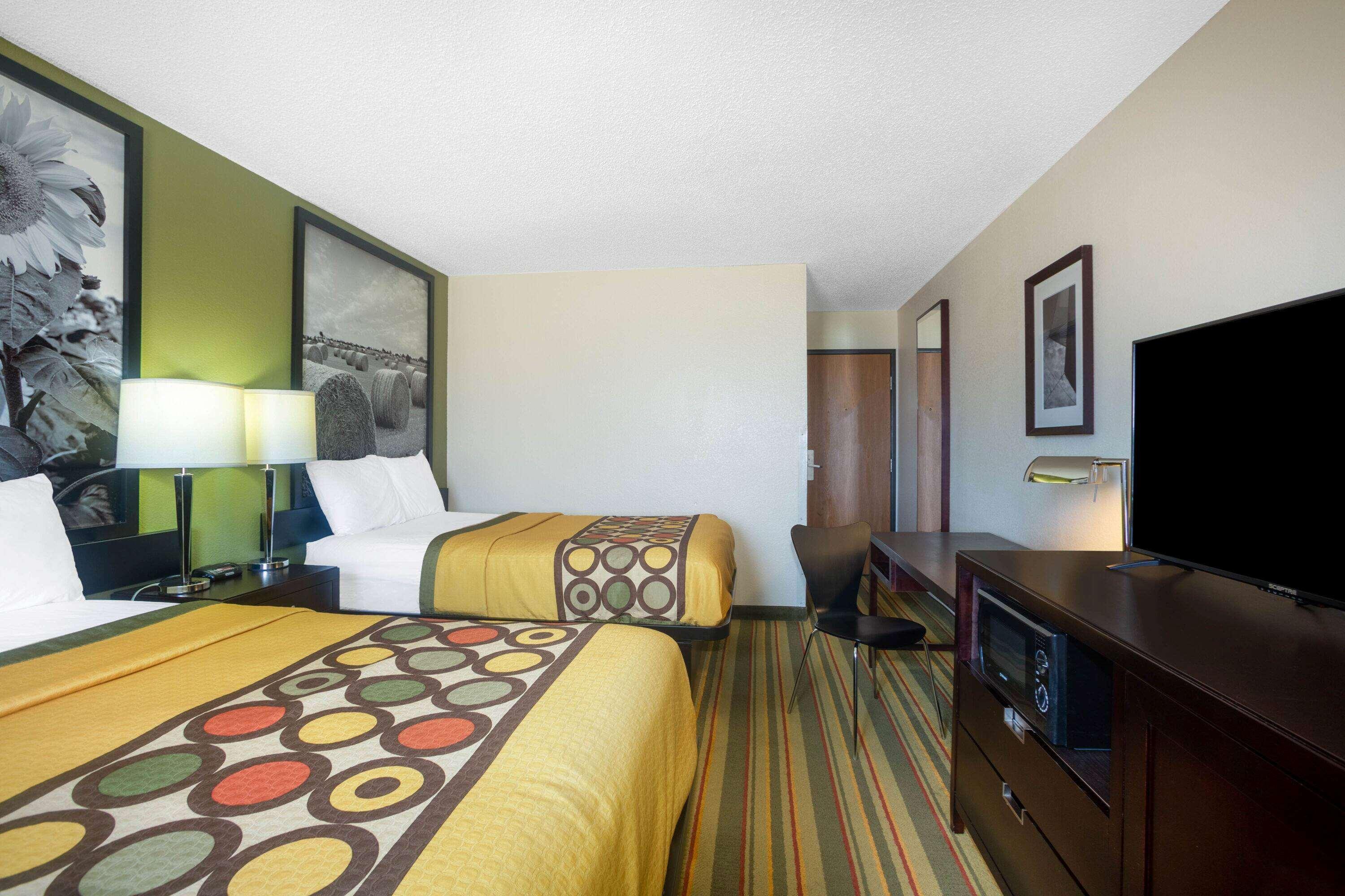 Super 8 By Wyndham Hotel